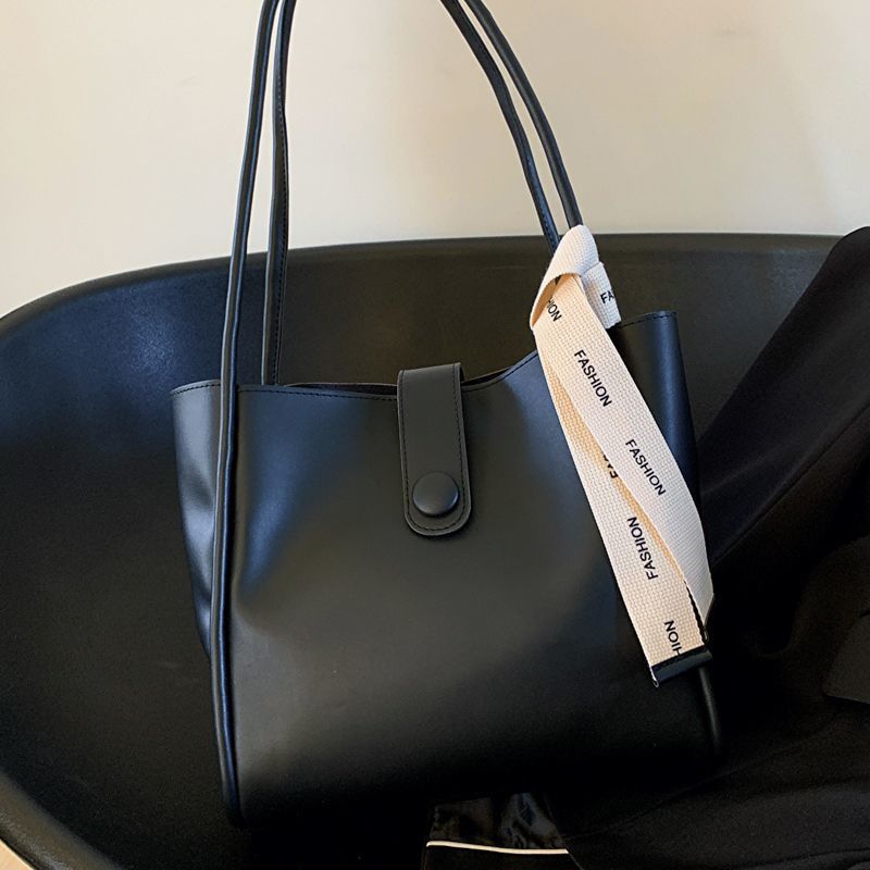 Large-capacity Vintage Women's Shoulder Bag THRU7