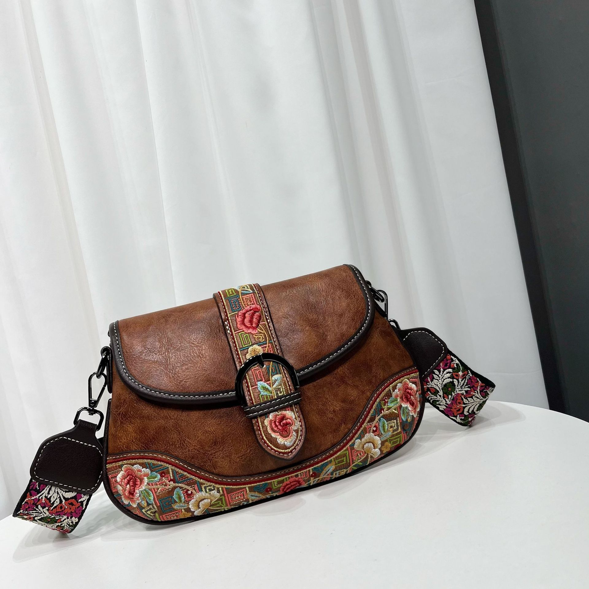 Retro Chinese-style Embroidered Crossbody Bag For Women THRU7