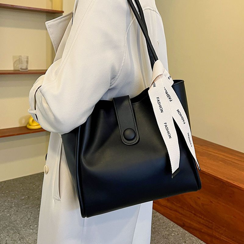 Large-capacity Vintage Women's Shoulder Bag THRU7