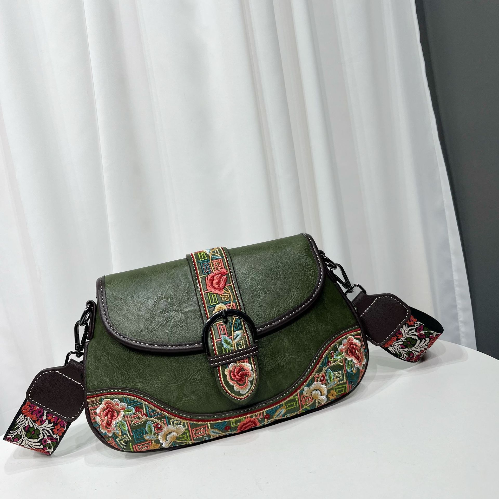 Retro Chinese-style Embroidered Crossbody Bag For Women THRU7