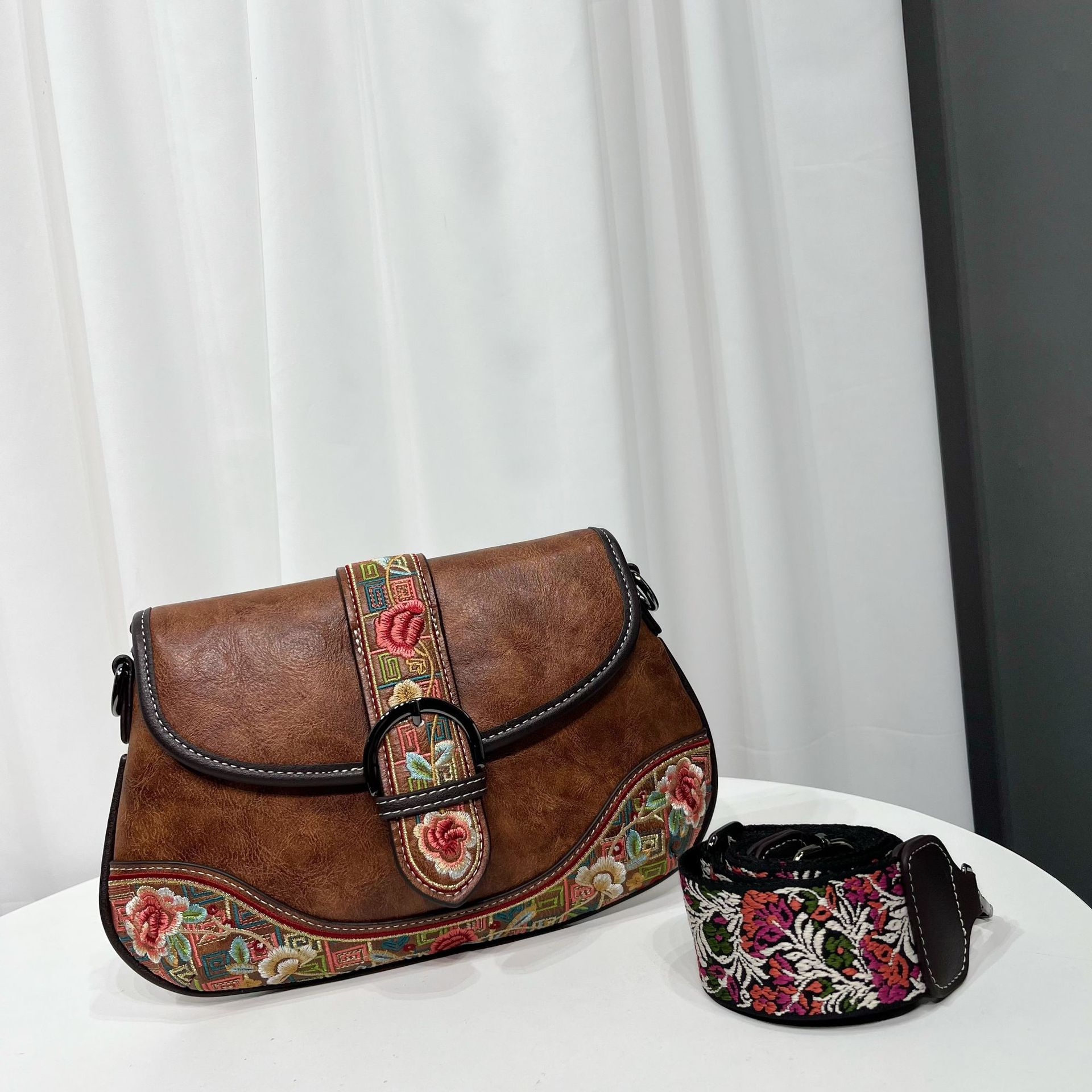Retro Chinese-style Embroidered Crossbody Bag For Women THRU7