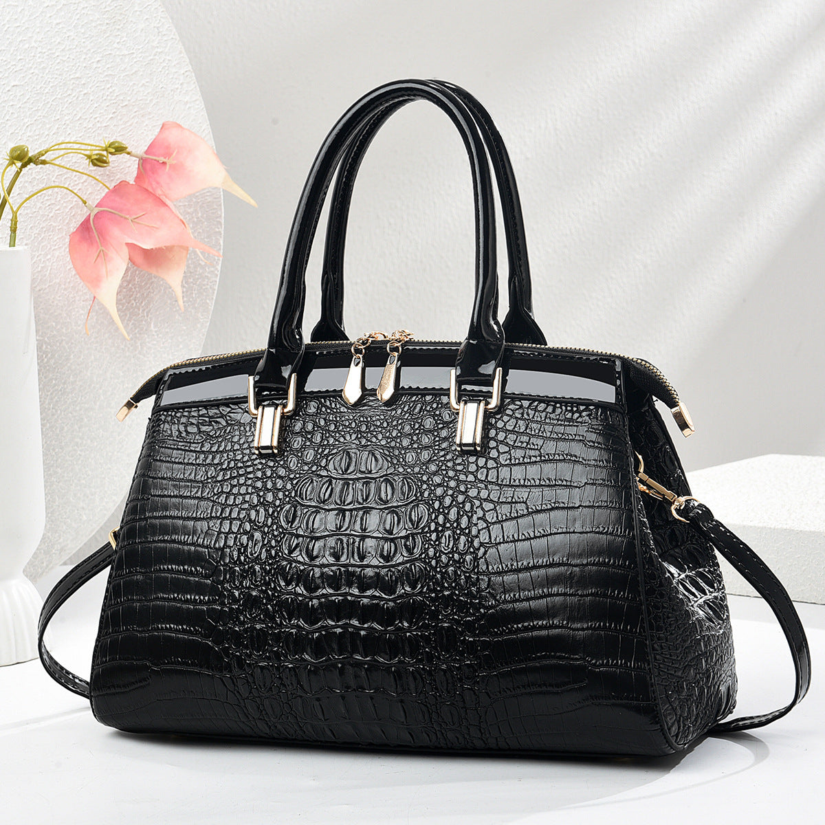 Patent Leather Large-Capacity Commuter Handbag European And American Style THRU7