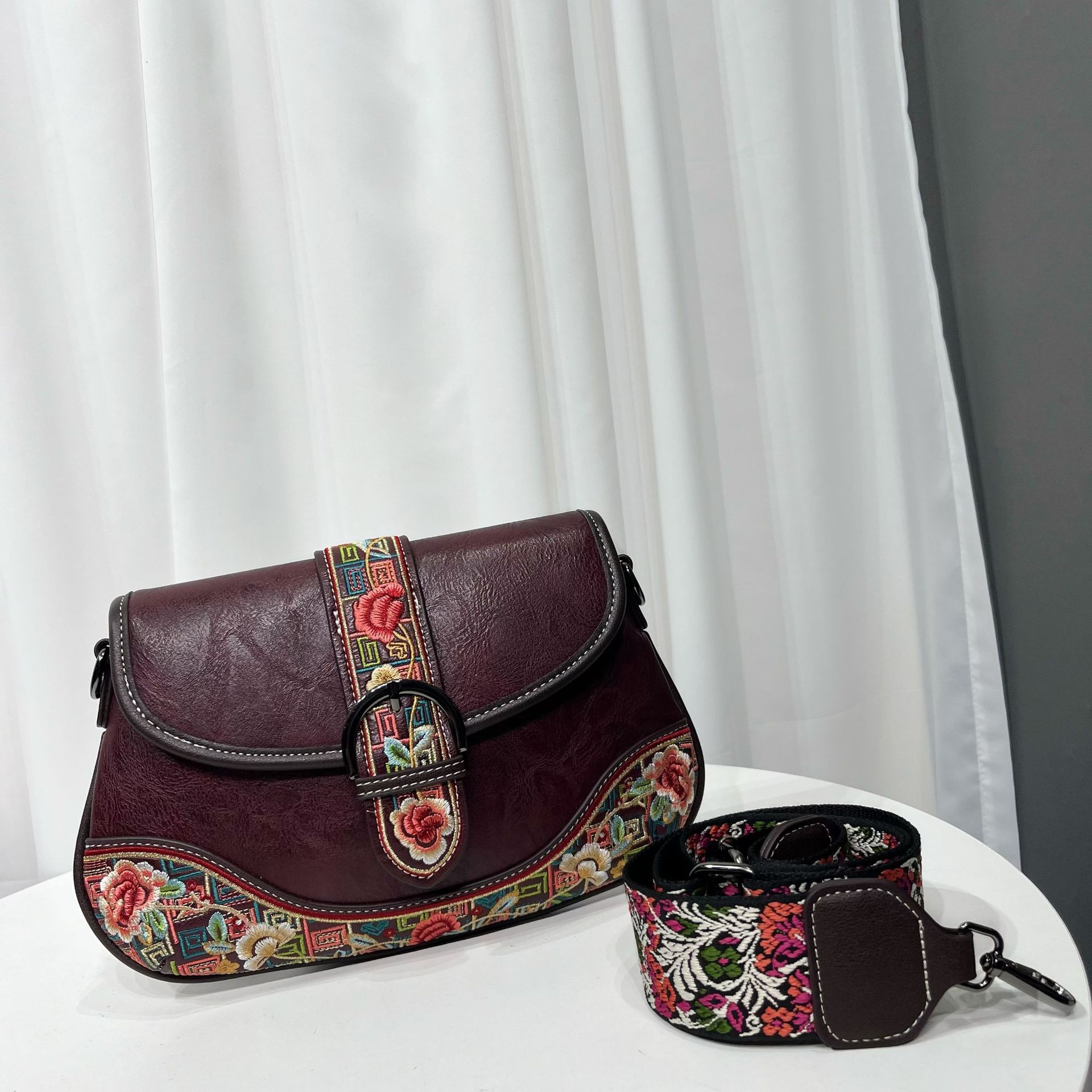 Retro Chinese-style Embroidered Crossbody Bag For Women THRU7